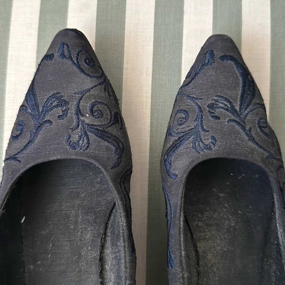 Keneth Cole fabric embroidered shoe with leather soles made in Spain EUC - Picture 5 of 6